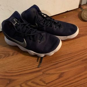Basketball shoes